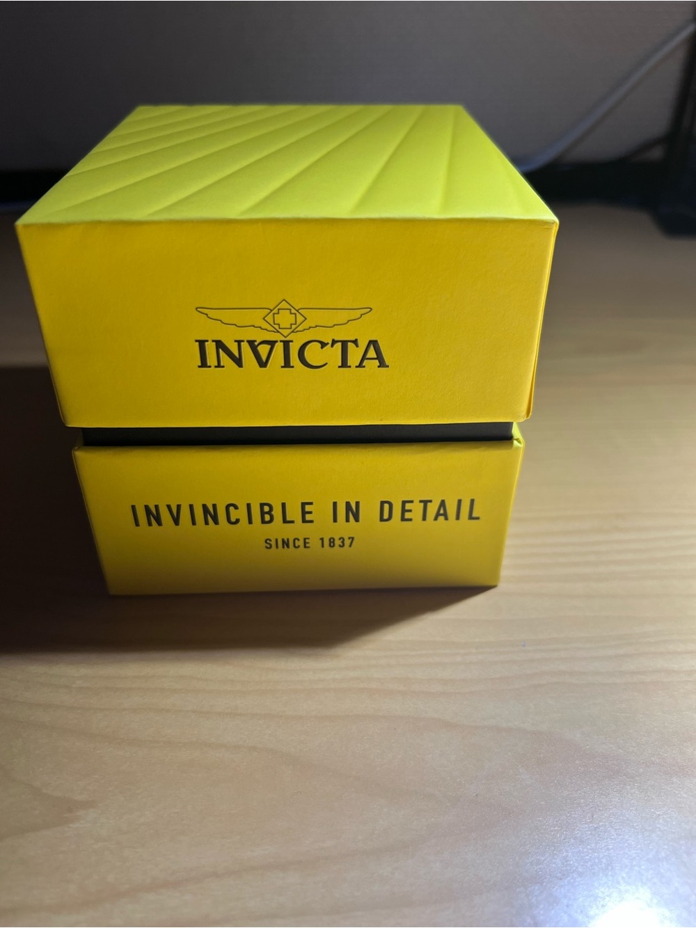0123: Invicta Men's Black Dial Watch with Gold Bezel and Silver Mesh Band - Picture 7 of 8